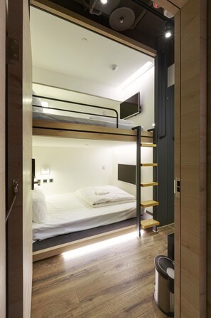 Quadruple Room, Shared Bathroom (double size bunk bed) | In-room safe, desk, free WiFi, wheelchair access - Taiwan Youth Hostel & Capsule Hostel (Taipei)