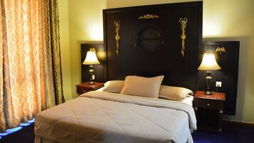 Habitación individual básica, 1 habitación | Minibar, caja de seguridad en la habitación y escritorio