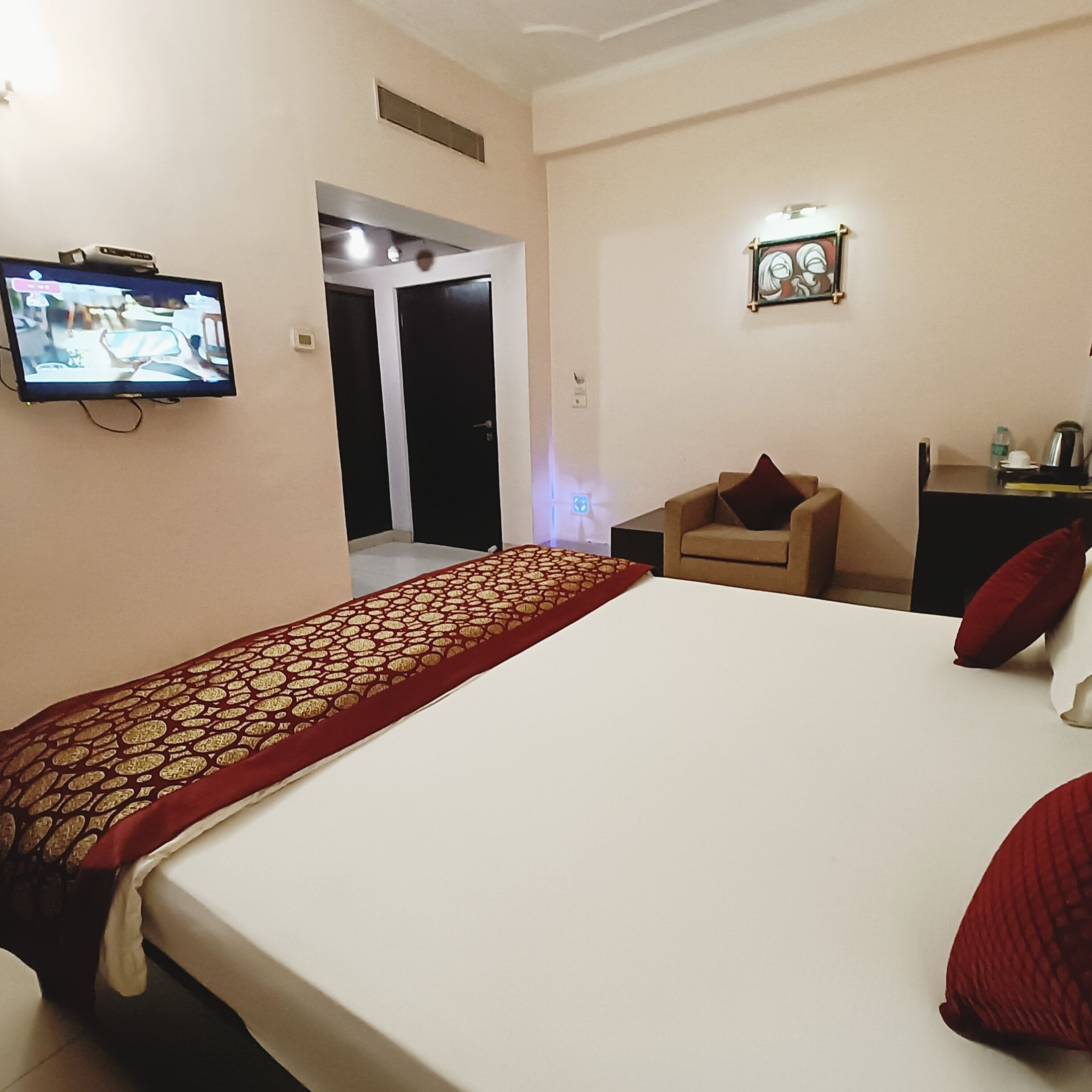 Deluxe Double Room | Desk, rollaway beds