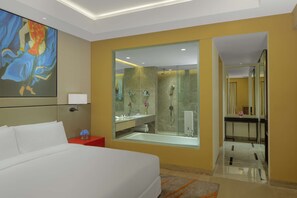 1 quarto, frigobar, cofres nos quartos, individualmente decorados