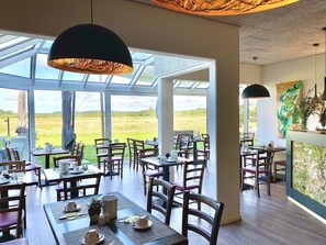 Daily buffet breakfast (EUR 18 per person) - Hotel am Müritz-Nationalpark (Waren (Müritz))