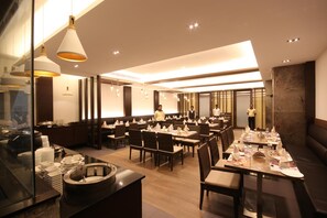 Breakfast, lunch and dinner served - Khanna Fiesta, A Bergamont Hotel - Vellore (Vellore)