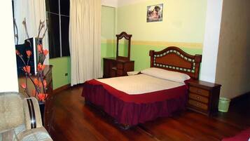 Double Room, Private Bathroom | In-room safe, soundproofing, free WiFi