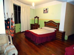 In-room safe, soundproofing, free WiFi