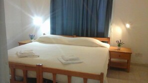 Desk, free cribs/infant beds, free WiFi - Kozis Hotel Apts (Polis)