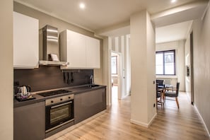 Full-sized fridge, oven, stovetop, cookware/dishes/utensils