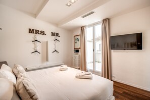 Down duvets, in-room safe, desk, laptop workspace - Suite Santa Tecla (Milan)