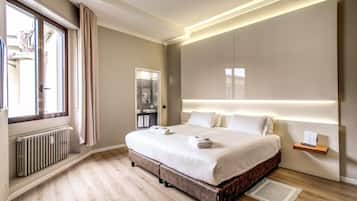 Copriletto in piuma, una cassaforte in camera, una scrivania