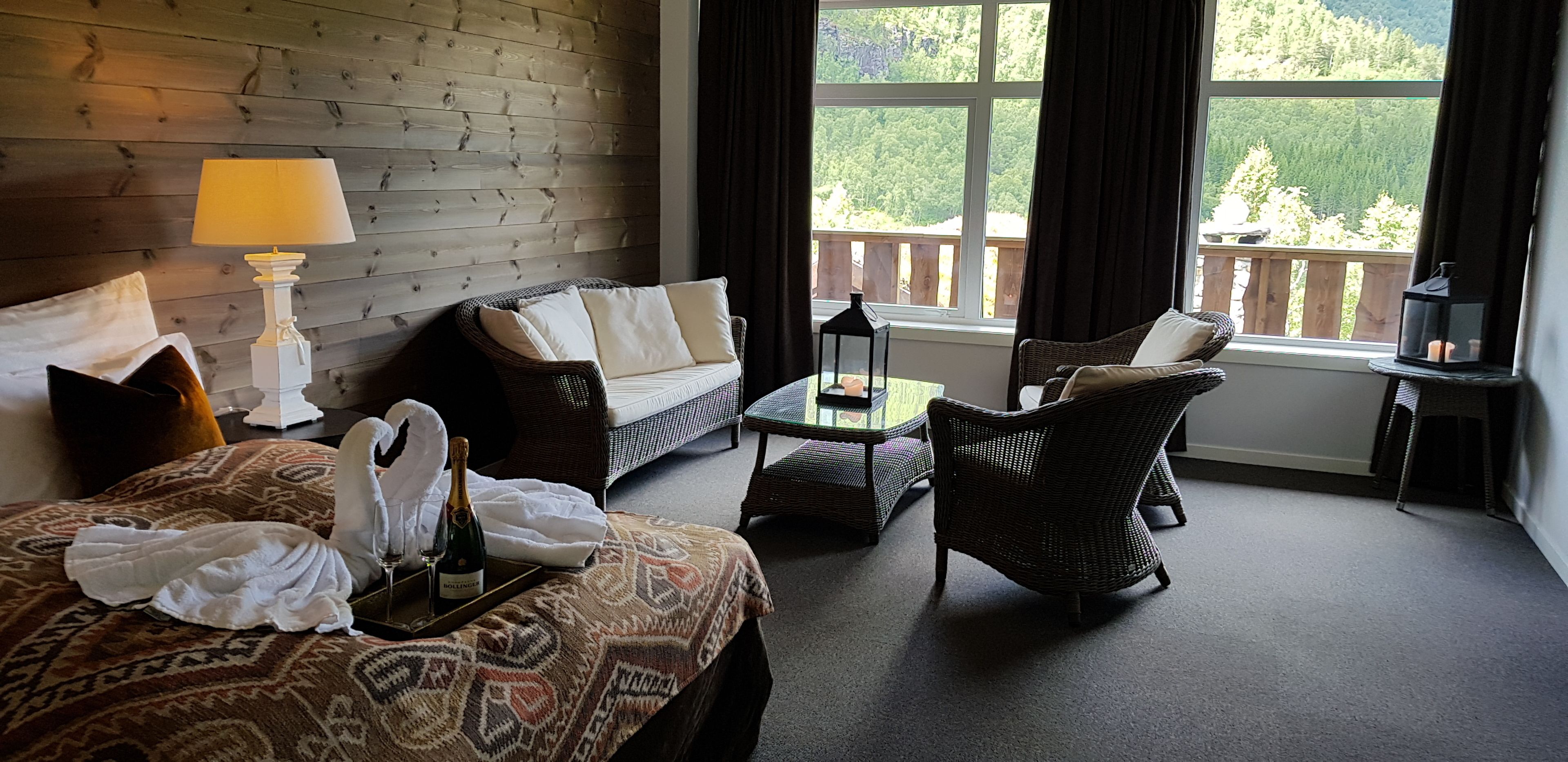 junior suite | 1 bedroom, premium bedding, desk, iron/ironing board