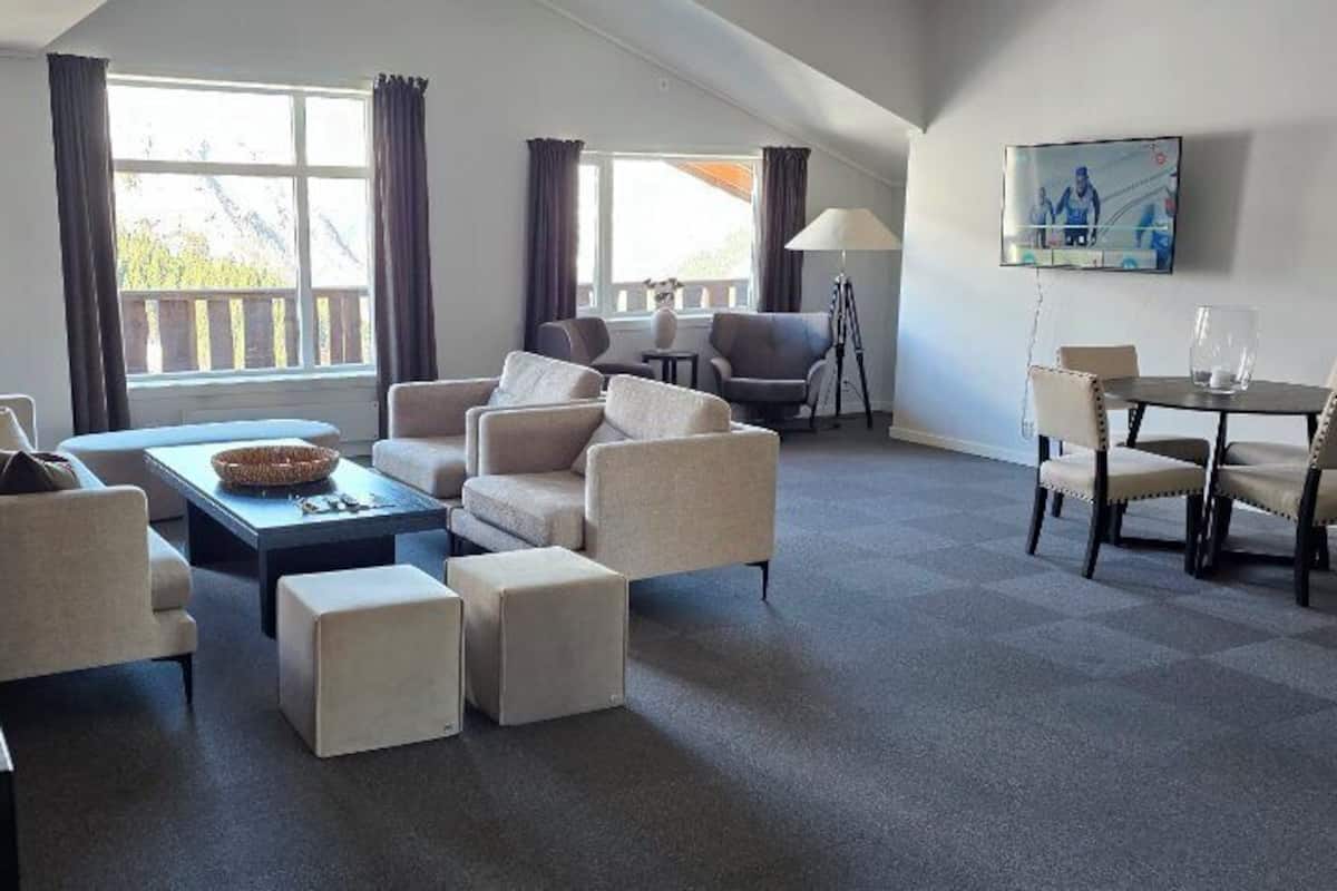 Presidential-Suite, Balkon, Bergblick | 1 Schlafzimmer, hochwertige Bettwaren, Schreibtisch