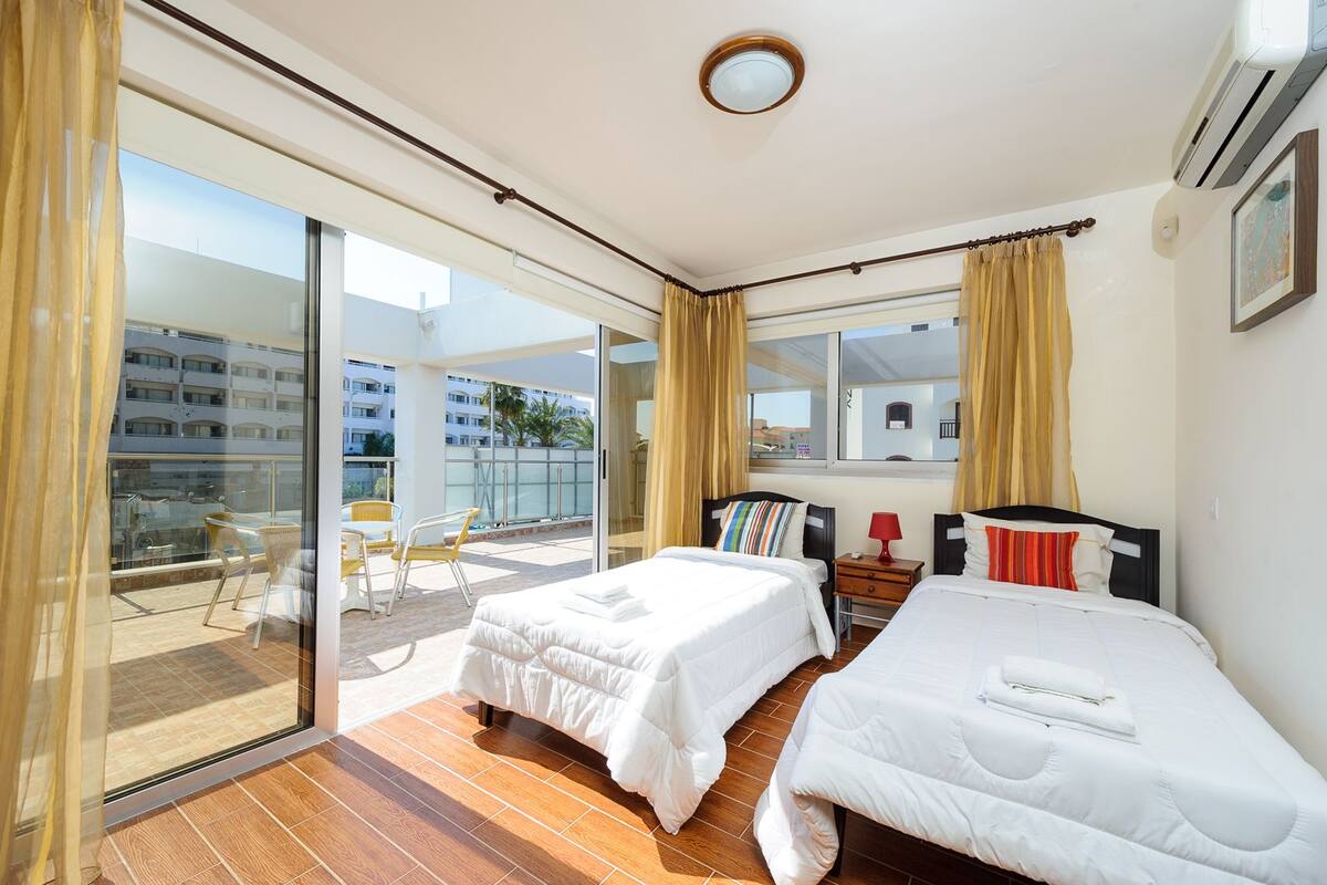Apartment, 3 Bedrooms, Balcony, Sea View (Cronus No.1) | In-room safe, iron/ironing board, cribs (surcharge)