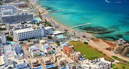 Mike & Lenos Tsoukkas Seaview Apartments