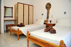 Apartment, 1 Schlafzimmer, Poolblick | Zimmersafe, Bügeleisen/Bügelbrett, kostenloses WLAN, Bettwäsche