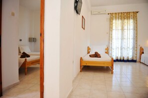 Apartment, 1 Bedroom, Pool View | Living area