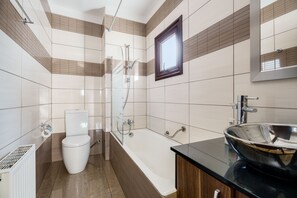 Villa, piscina privada (No.9) | Baño | Secador de pelo y toallas