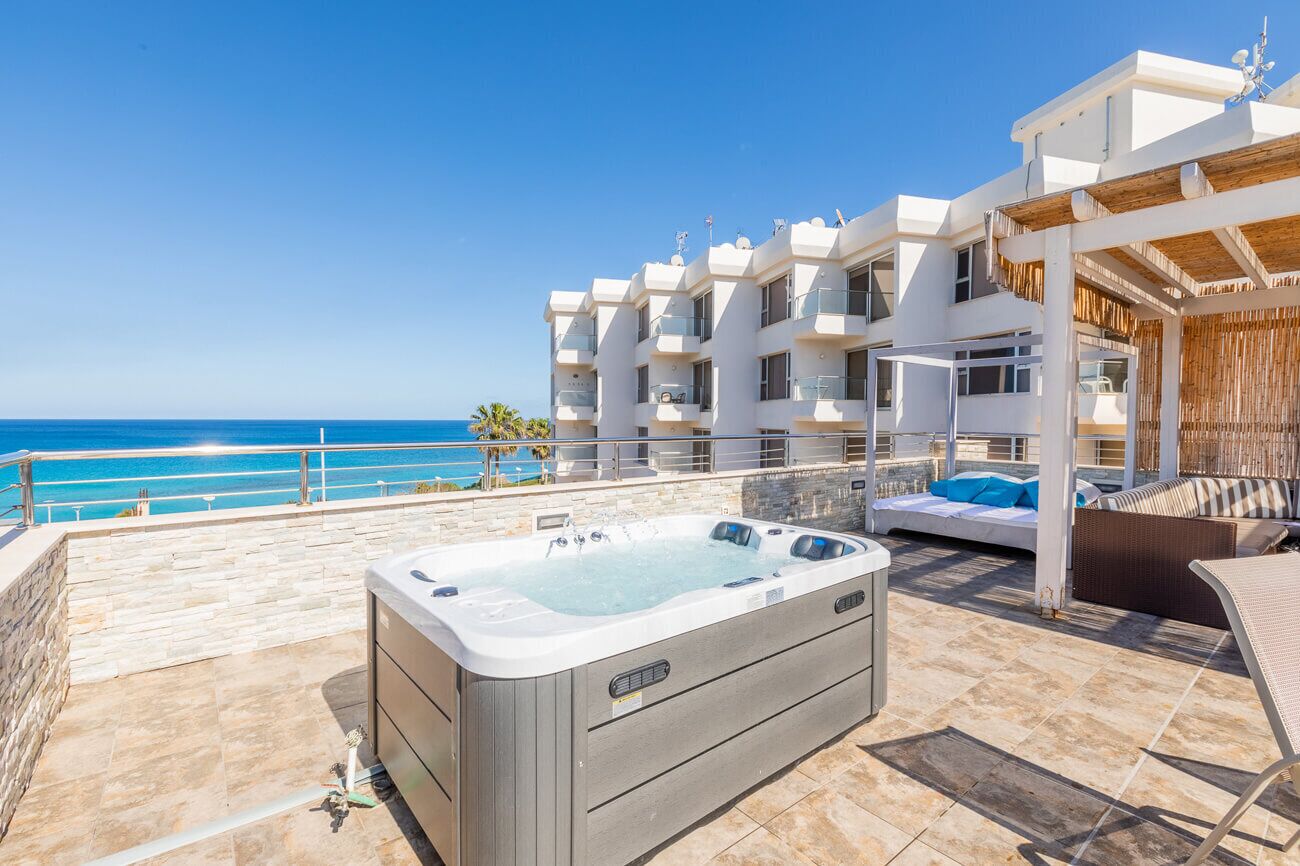 Deluxe Villa (No.11) | Private spa tub
