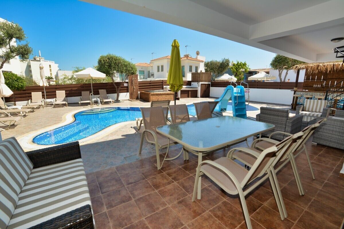 Vila, piscina particular (No.9) | Vista do quarto