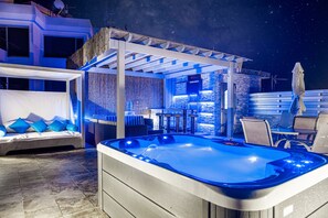 Deluxe Villa (No.11) | Private spa tub - Seafront Protaras Resort (Paralimni)