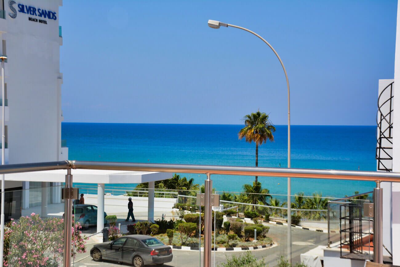 A hotel with a view of the ocean.