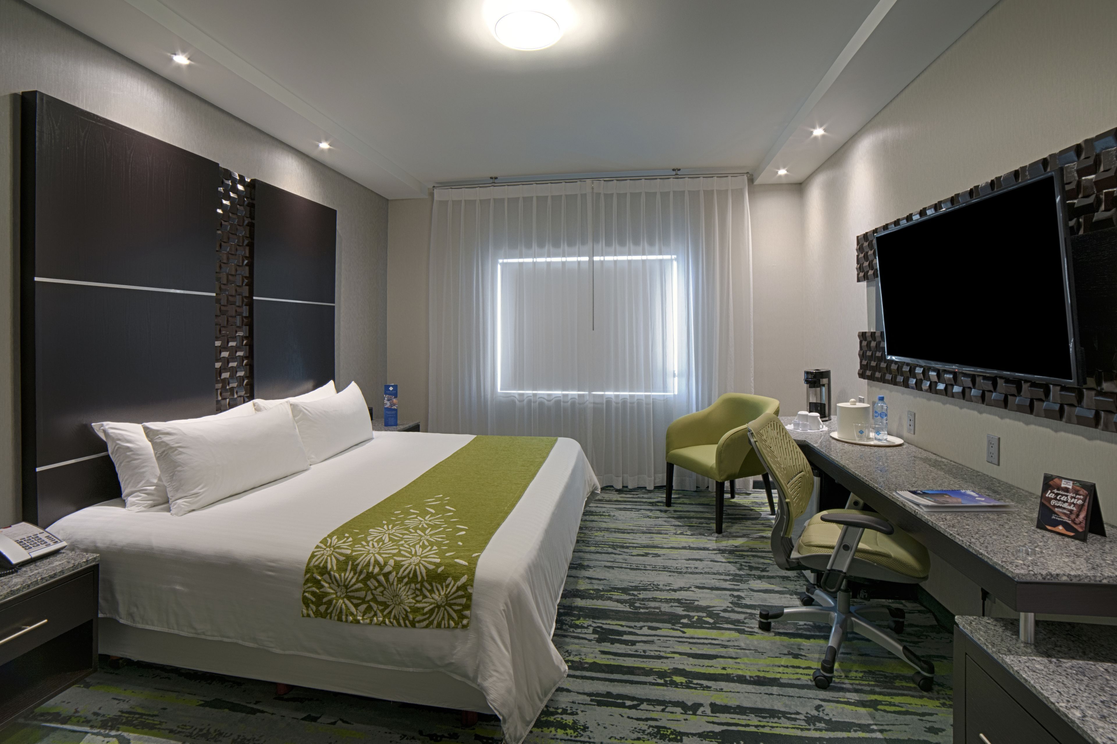 Premium bedding, in-room safe, desk, laptop workspace