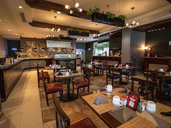 Desayuno buffet (USD 18 por persona)