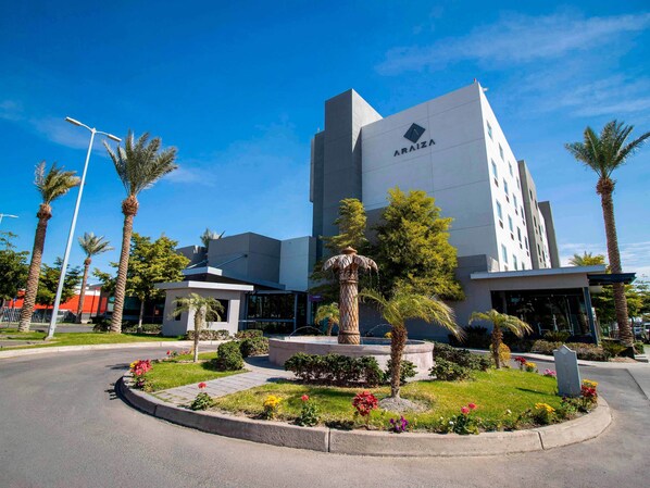 Vista frontal de la propiedad