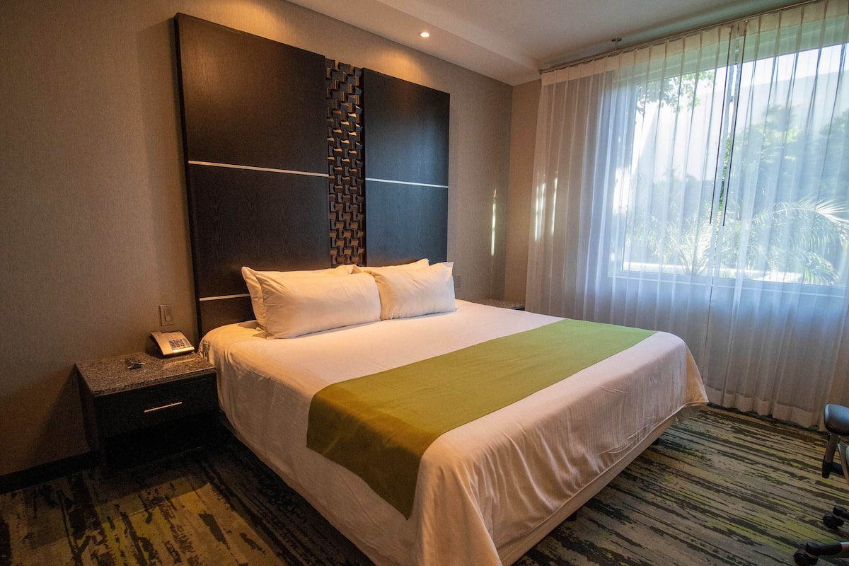 Superior Room, 1 King Bed