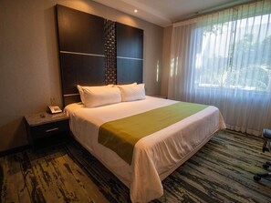 Habitación superior, 1 cama King size | Ropa de cama de alta calidad y caja de seguridad en la habitación 