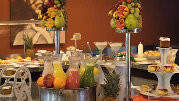 بوفيه فطور يوميًا بتكلفة قدرها (19 USD للشخص)