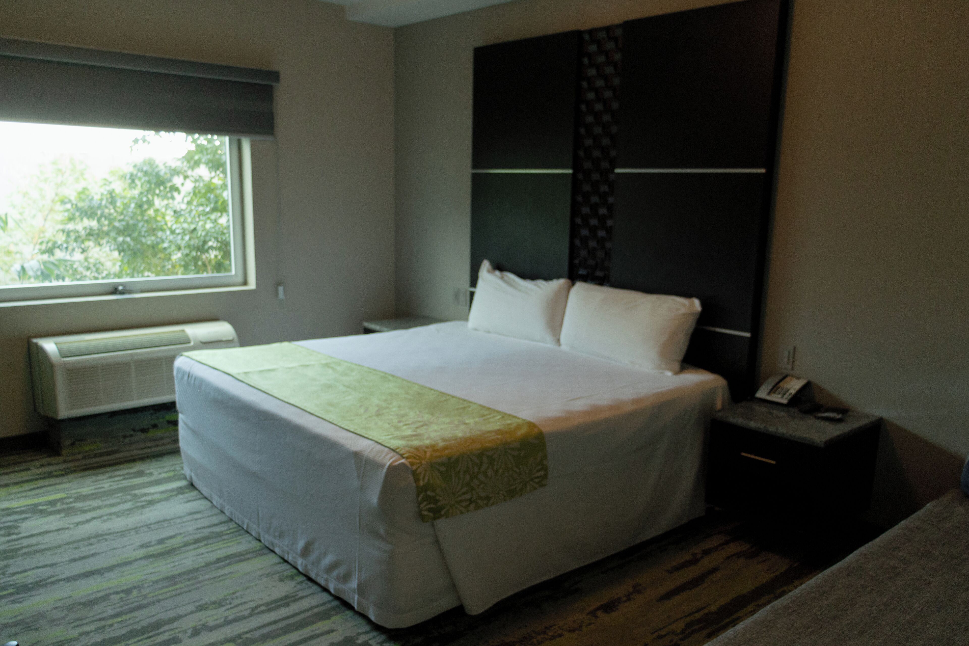 Standard Room, 1 King Bed | Premium bedding, in-room safe, desk, laptop workspace