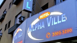 A hotel sign with the name "ALPHA VILLE" and a phone number. - Alpha Ville Hotel (Assis)