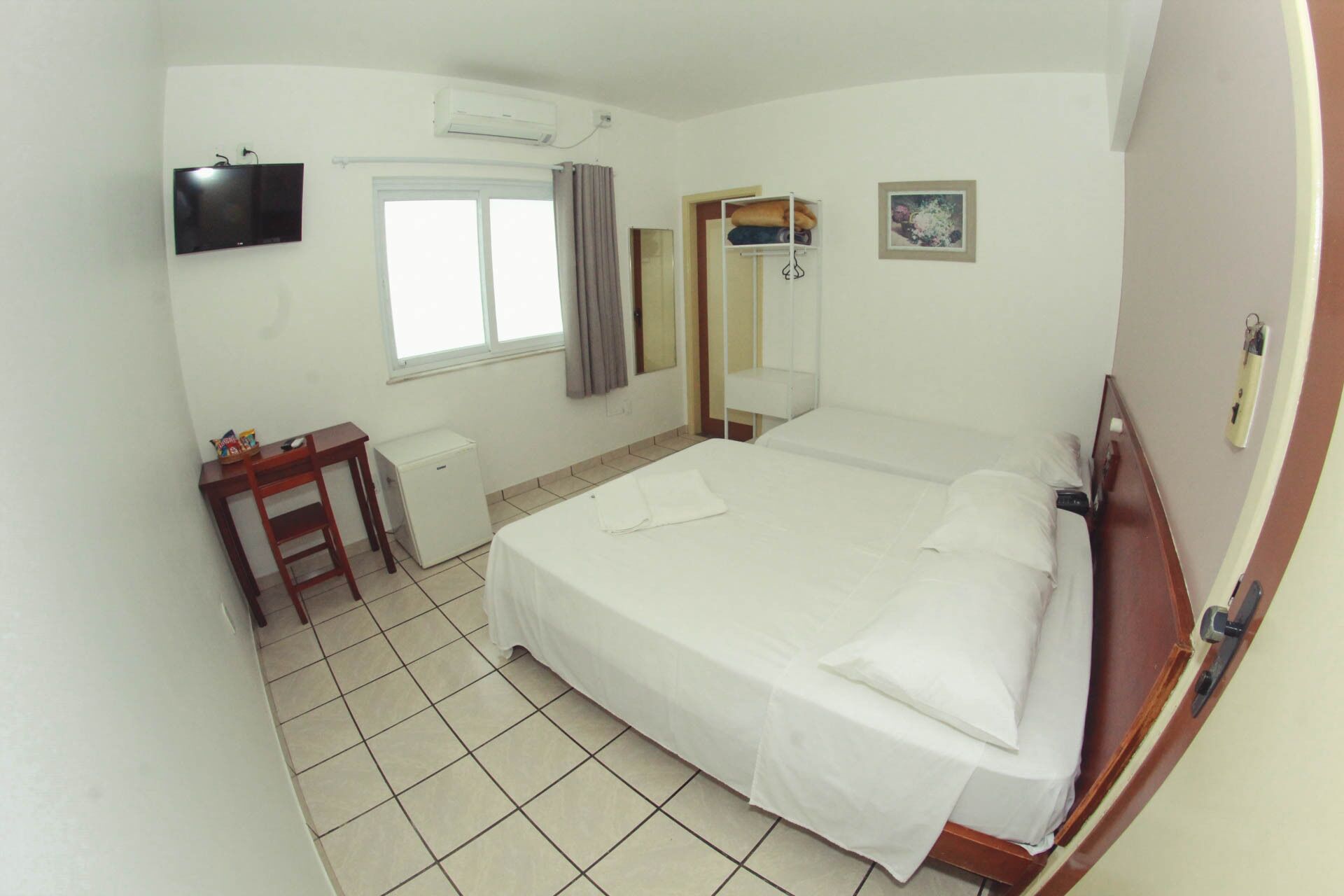 standard room | 1 bedroom, minibar, desk, laptop workspace