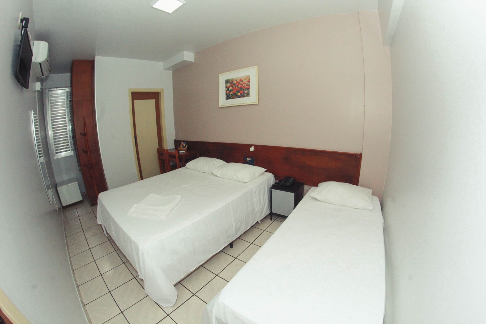 standard room | 1 bedroom, minibar, desk, laptop workspace