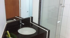 Doccia, set di cortesia gratuito, asciugacapelli, asciugamani