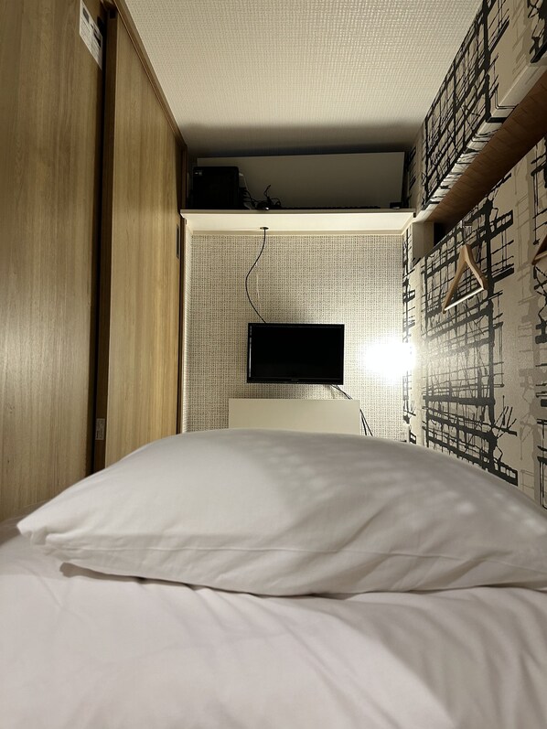 Dormitorio compartido, dormitorio mixto, para no fumadores (with TV) | Edredón, caja de seguridad en la habitación y decoración personalizada 