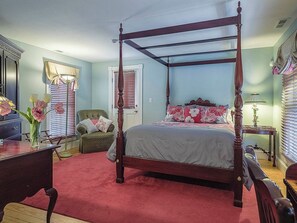 أغ طية فراش متميزة وتجهيزات عازلة للصوت وواي فاي مجانًا وملاءات أسرّة