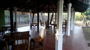 Breakfast, lunch and dinner served - Ancient Villa (Sigiriya)