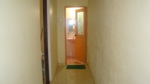 Shower, free toiletries, hair dryer, towels - Nelum Villa (Anuradhapura)