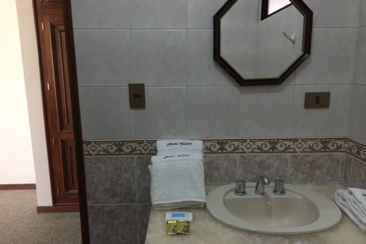 Bathroom sink