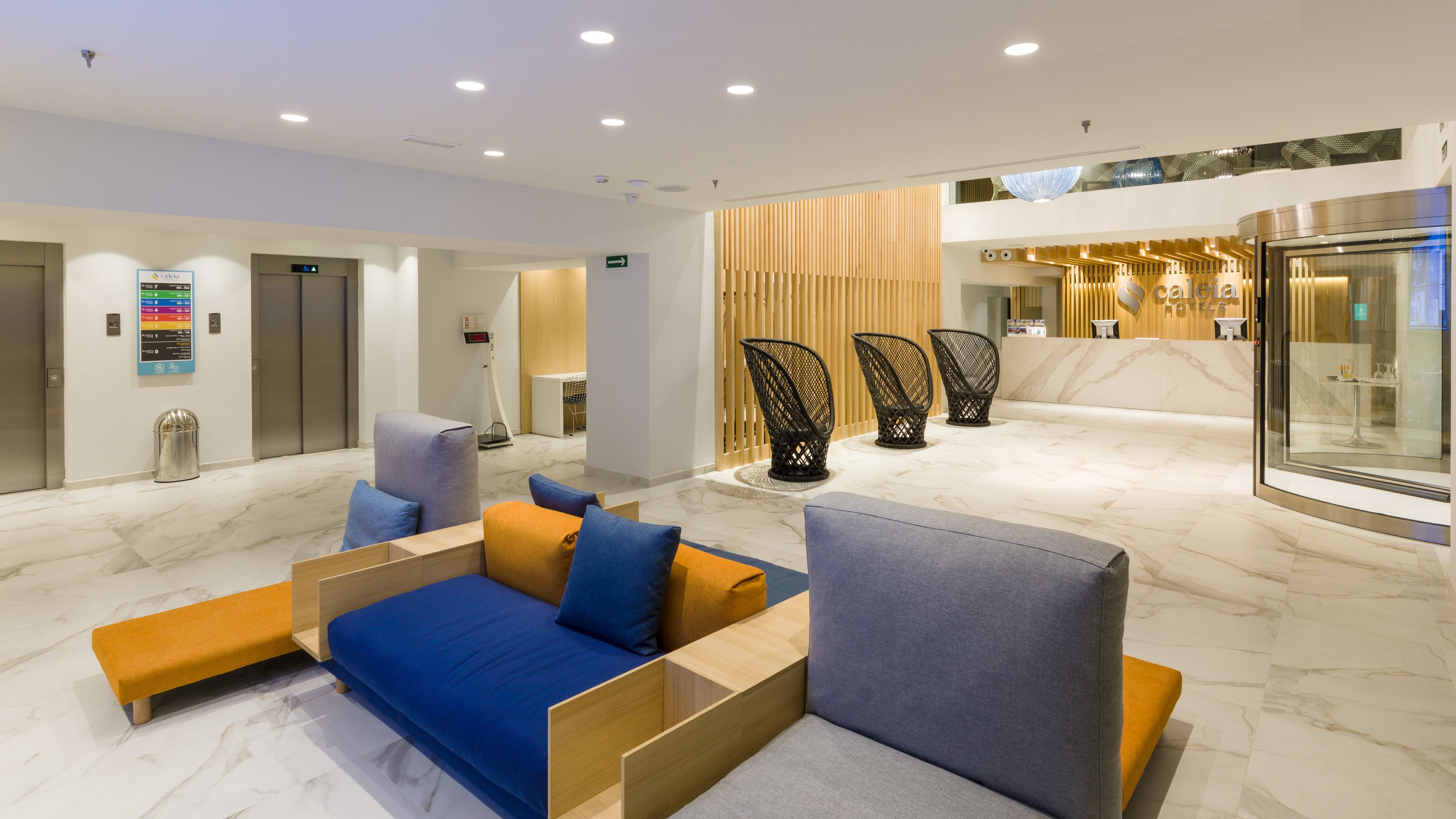 Lobby-lounge