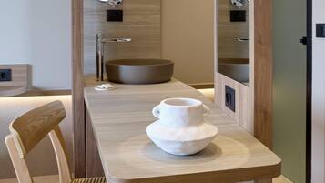 1 bedroom, in-room safe, desk, soundproofing