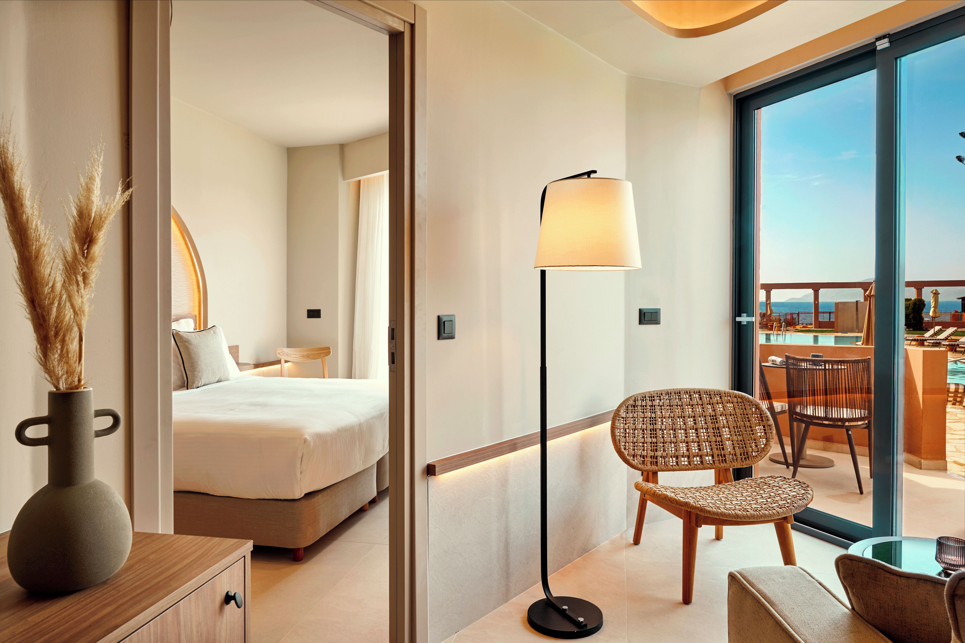 Safe på rommet, skrivebord, lydisolert og strykejern/-brett