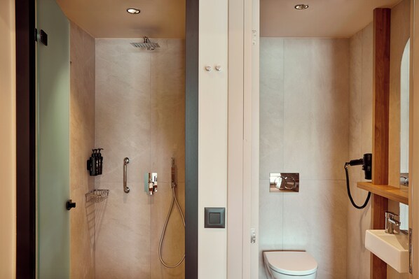 A modern bathroom with a shower, toilet, and sink. - Zeus Kos Beach (Kos)