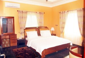 In-room safe, desk, free WiFi, bed sheets