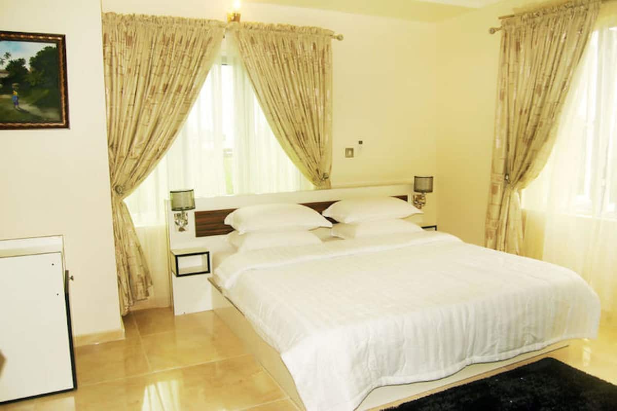 In-room safe, desk, free WiFi, bed sheets