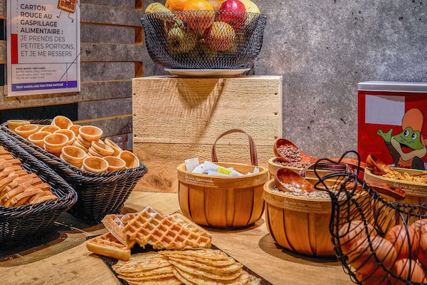 Daily buffet breakfast (EUR 10.90 per person)