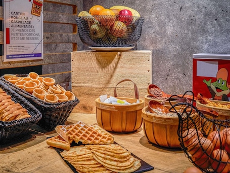 Daily buffet breakfast for a fee. ibis budget Bordeaux Centre Gare Saint Jean