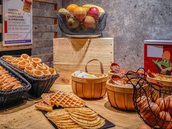 Se ofrece un desayuno bufé (9.90 EUR por persona)