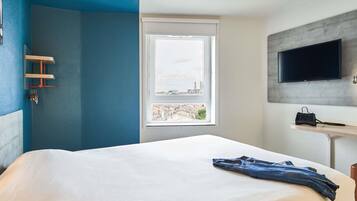 Double Room | Desk, blackout drapes, soundproofing, iron/ironing board