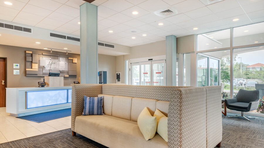 Holiday Inn Express & Suites St. Petersburg - Madeira Beach by IHG